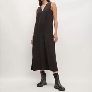 Everlane tencel v neck dress size small black new with tags